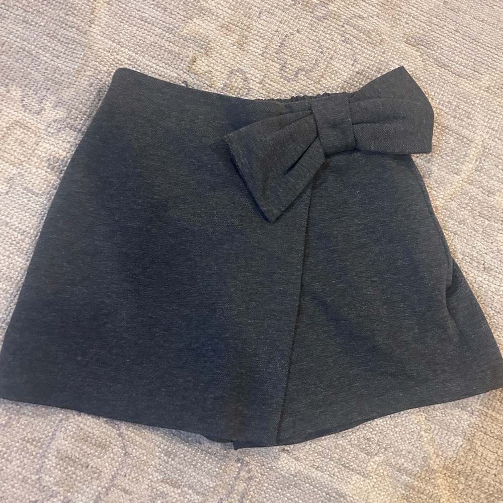 Elegant Gray Bow Zara 10 NWT skort